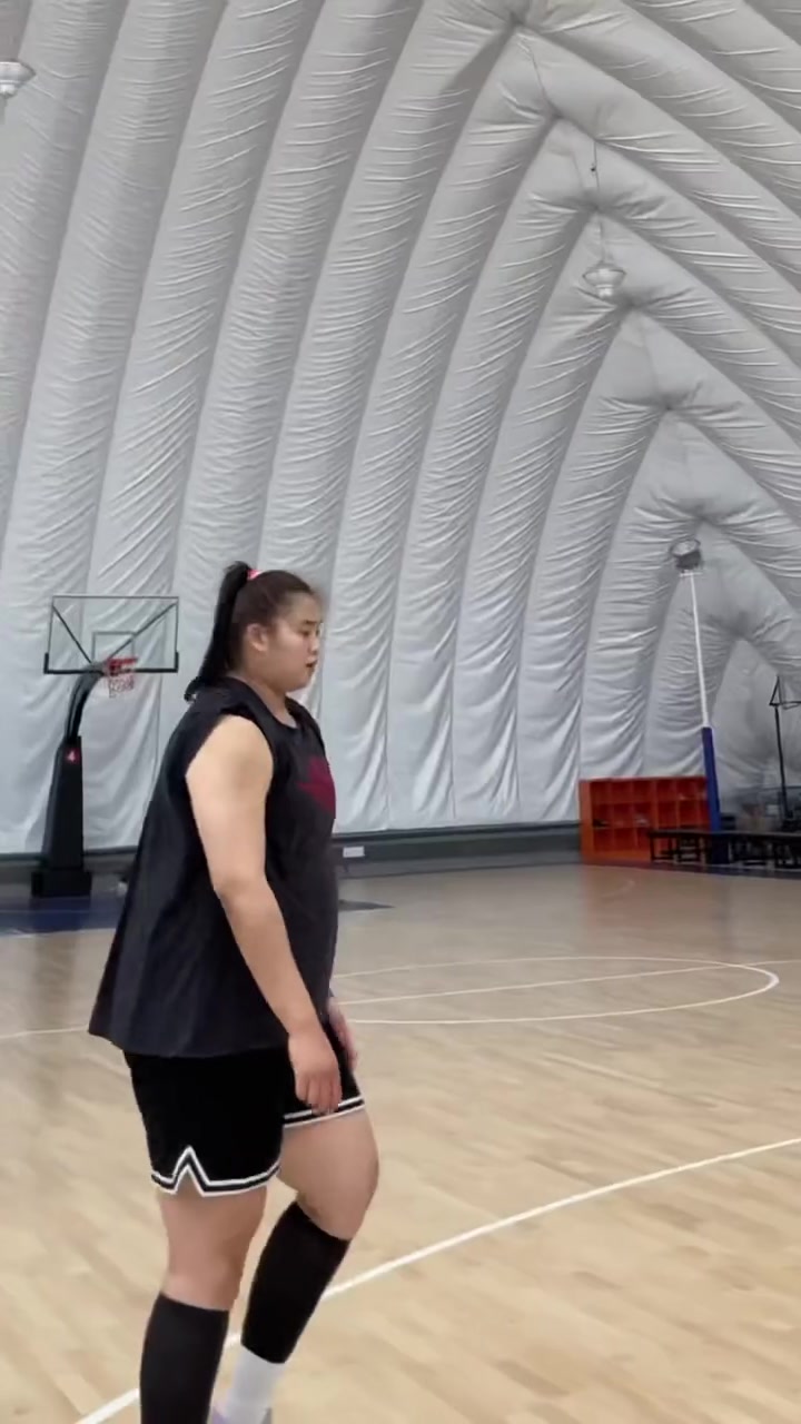 嚯，好魁梧！大寶貝劉禹彤背打你，你能頂住嗎？