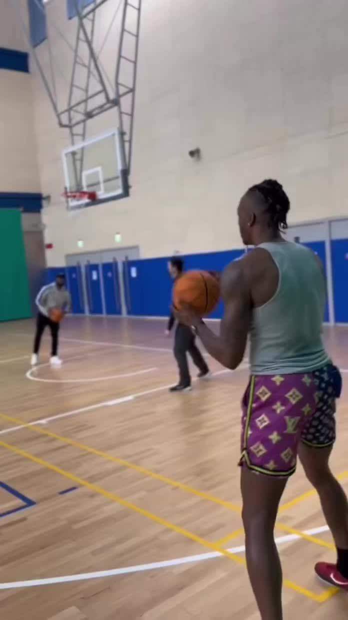 明天要復(fù)出！霍華德ins曬訓(xùn)練視頻：超人就要回歸賽場?。ɑ羧A德的ins賬號(hào)）