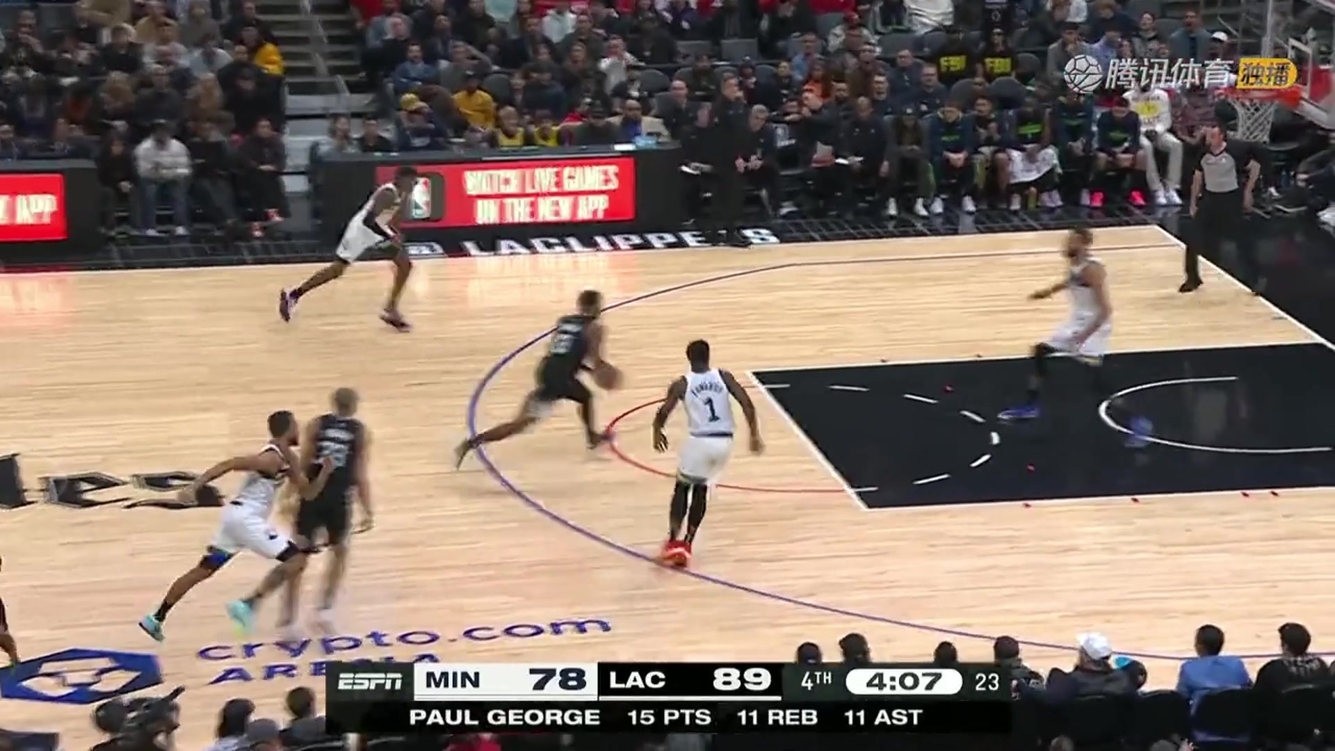 這就是億元先生的傳球水準(zhǔn)？戈貝爾發(fā)球直接相當(dāng)于送給對(duì)手了?。ǜ曦悹柺亚颍? title=